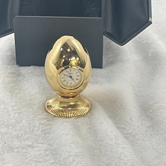 Attona Vintage Egg-Shaped Miniature Desk Clock – Quartz Movement, Gold Finish - Picture 1 of 9